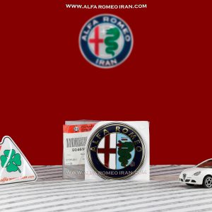 لوگو جلو پنجره آلفارومئو جولیتا