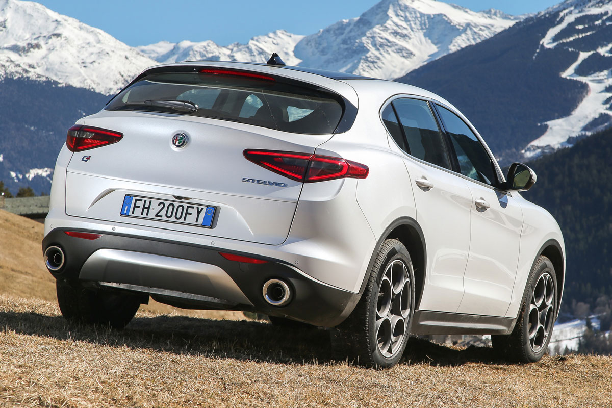 مشخصات ماشین آلفارومئو Stelvio