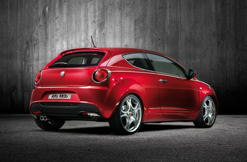 نمای پشت آلفارومئو میتو