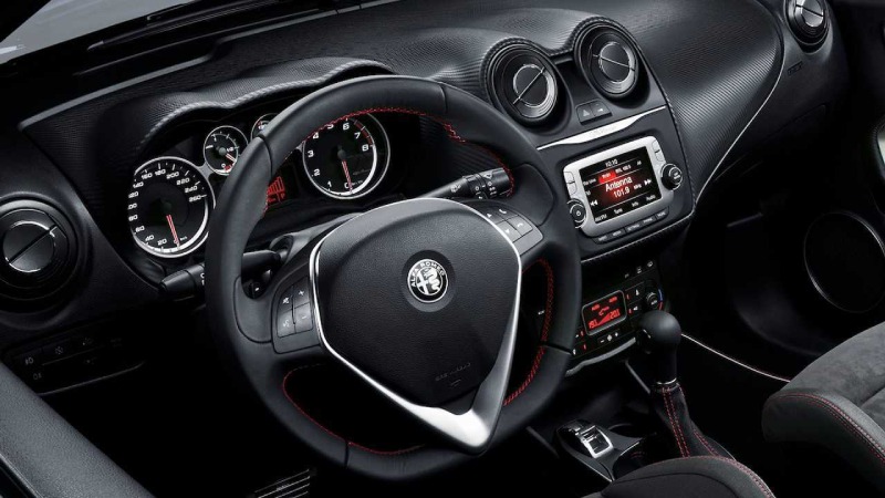 نمای داخل آلفارومئو میتو